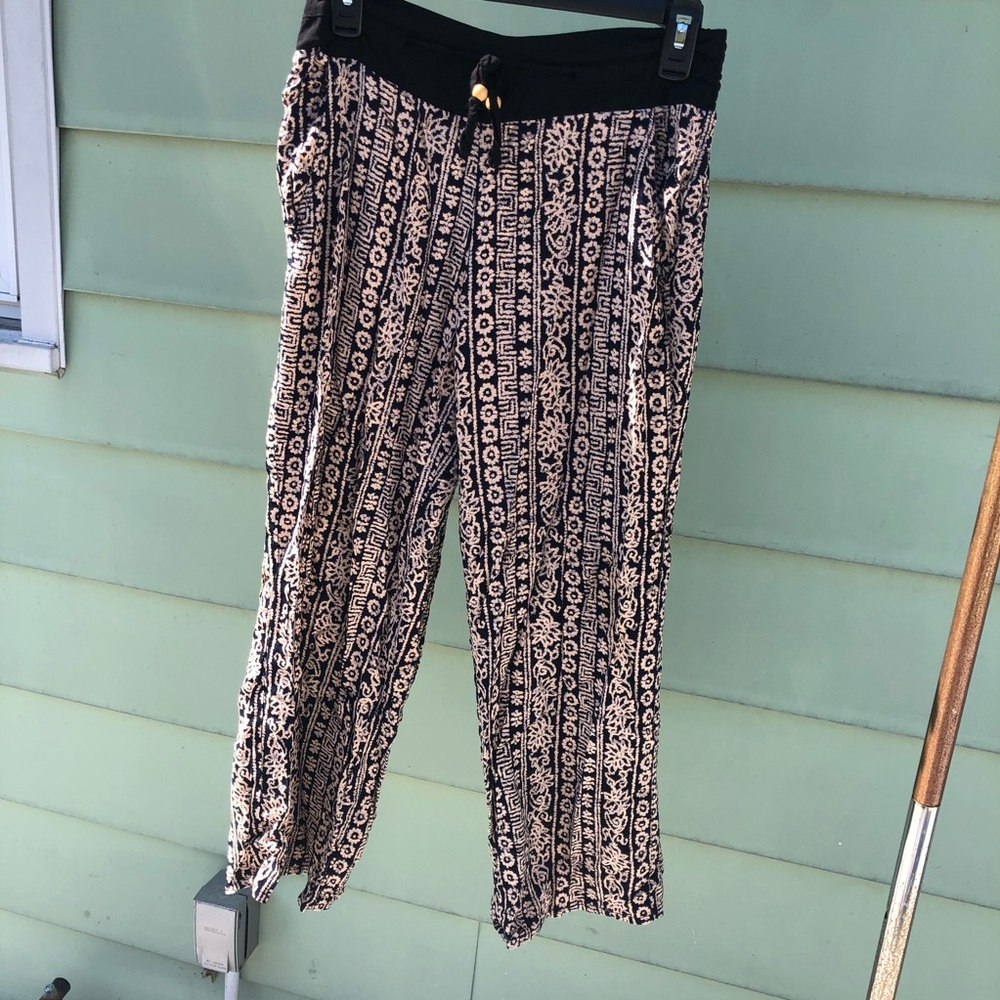 2 pairs of stretch pants